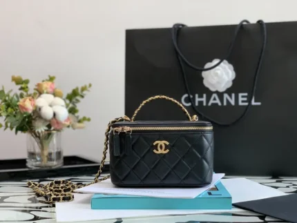 Chanel Cosmetic Bag-Lambskin-18CM