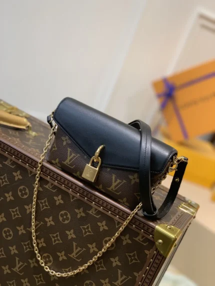 Louis Vuitton Padlock on Strap-19×11??3CM