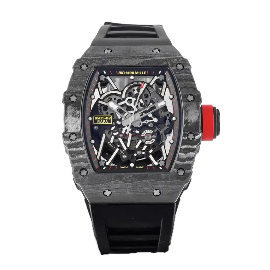 rm3502_unitedluxury_man-1.webp
