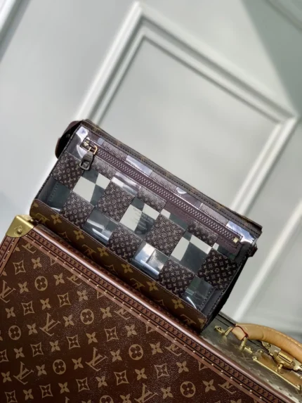 Louis Vuitton Standing Pouch-25*15*9CM