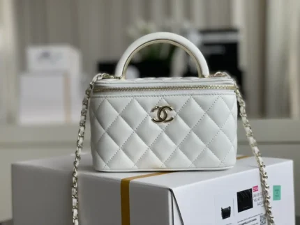 Chanel Cosmetic Bag-Lambskin-18CM